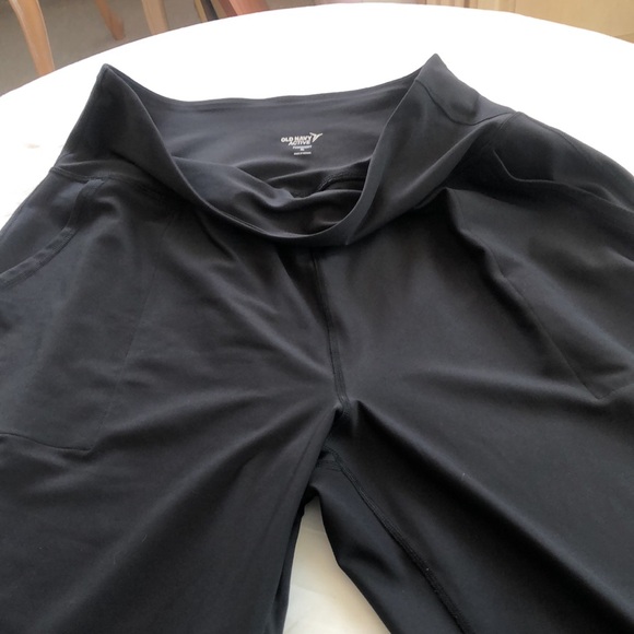 Old Navy Active Powersoft X-Large Leggings With 2 Pockets - Picture 5 of 8